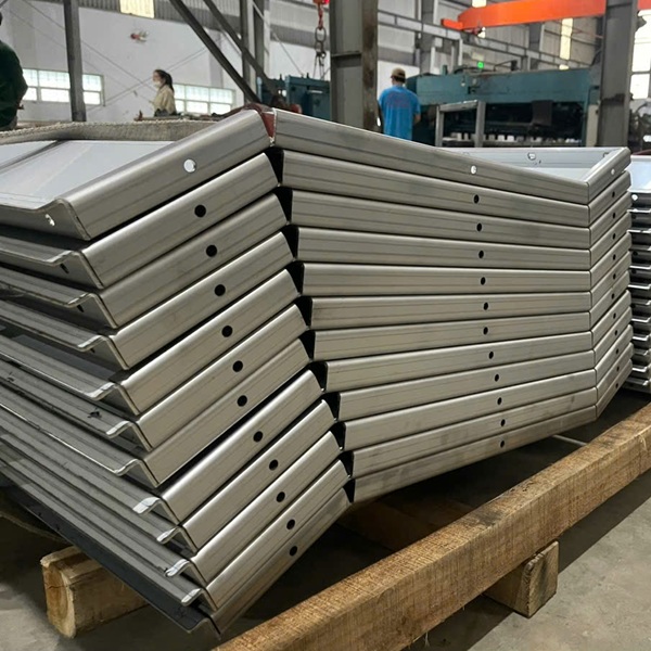 Tại Sao Lựa Chọn Dịch Vụ Chấn Gấp Inox Tại An Phúc Thịnh?